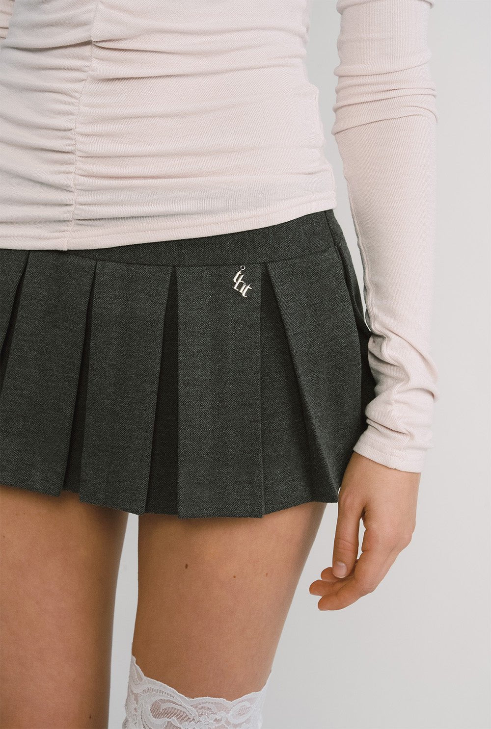 [releasing 12.09 12pm KST] Hush slim tee - threetimes