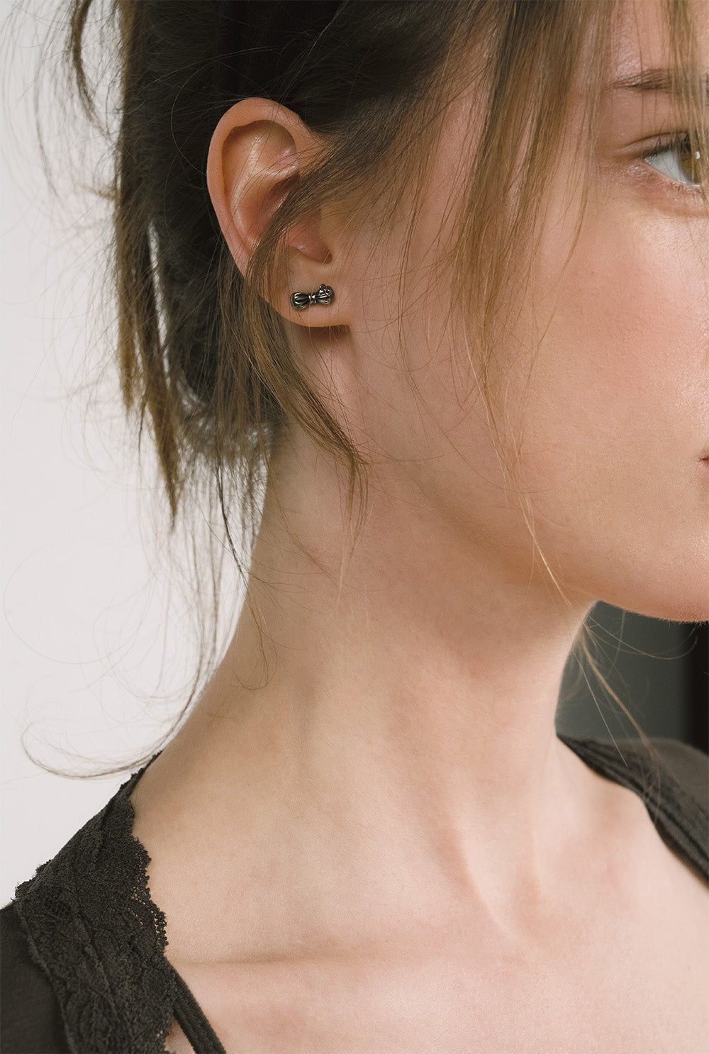 [releasing 12.09 12pm KST] Mini bow earrings - threetimes