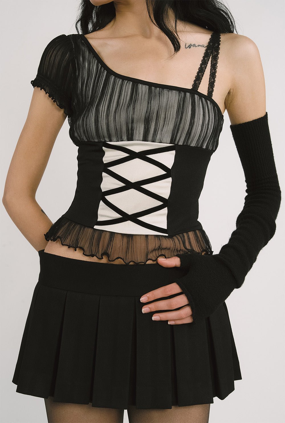 [releasing 12.09 12pm KST] Loew pleats skirt - threetimes