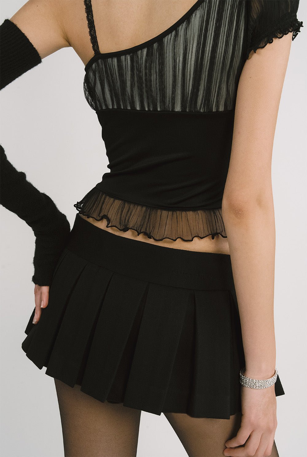 [releasing 12.09 12pm KST] Loew pleats skirt - threetimes