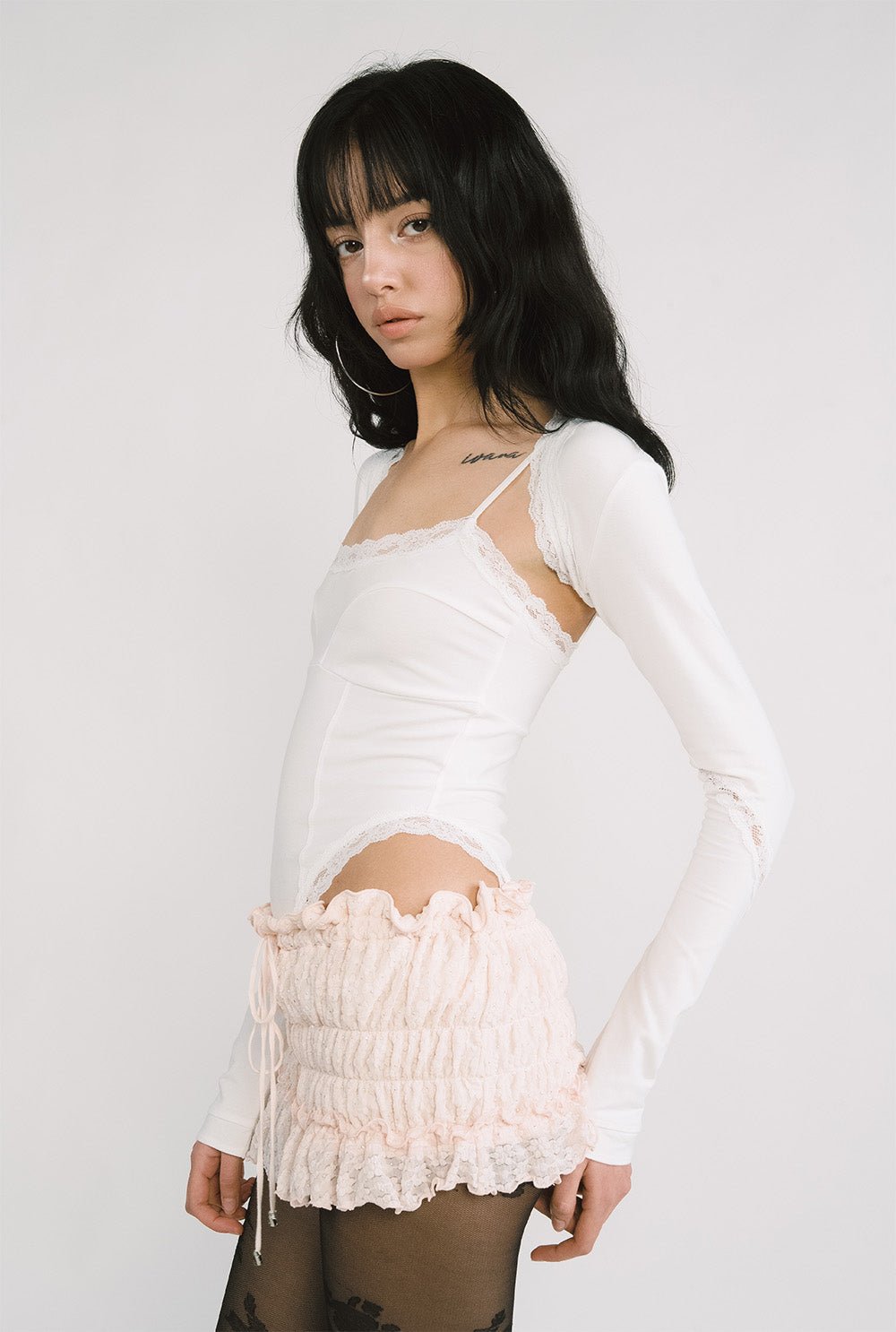 [releasing 12.09 12pm KST] Evelyn lace top - threetimes