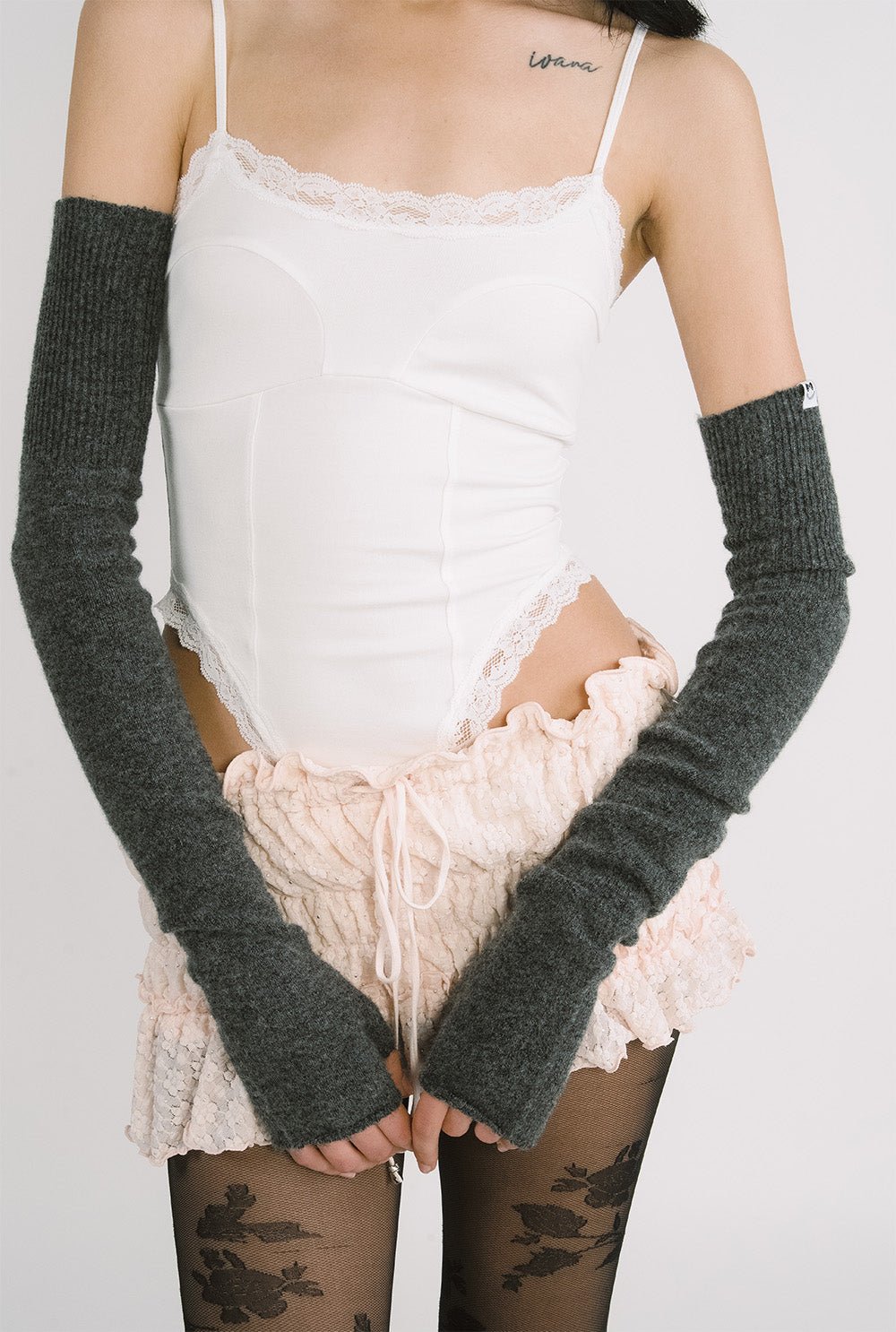 [releasing 12.09 12pm KST] Evelyn lace top - threetimes